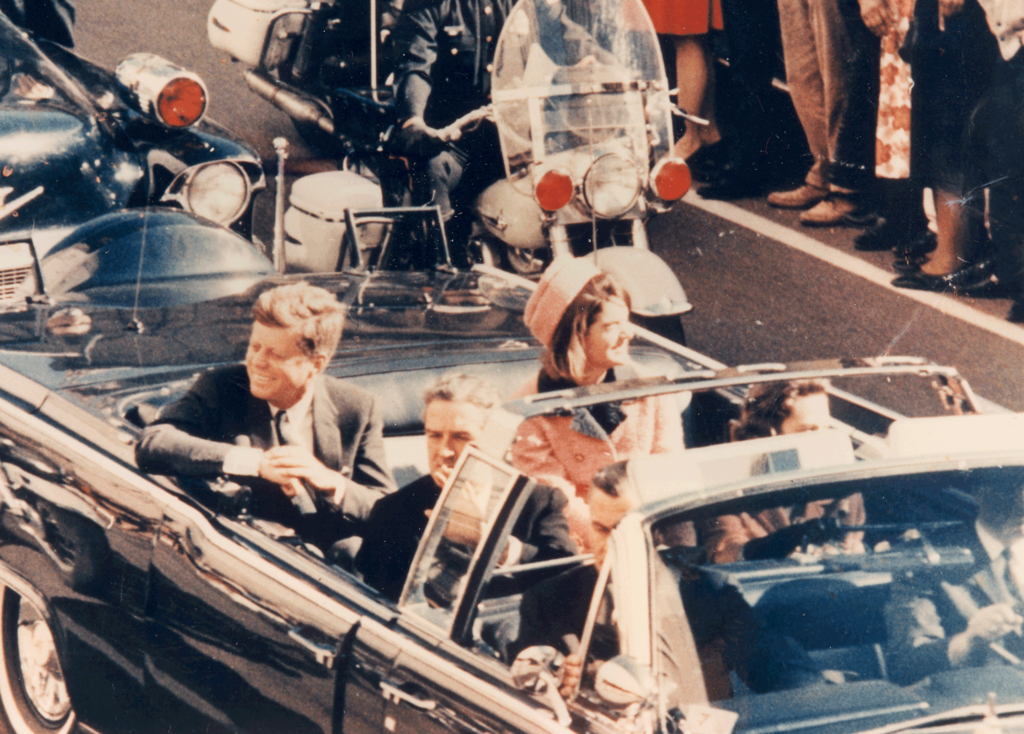 Picture of the JFK´s limousine in Dallas, TX. (Main Street) (cut-off version)