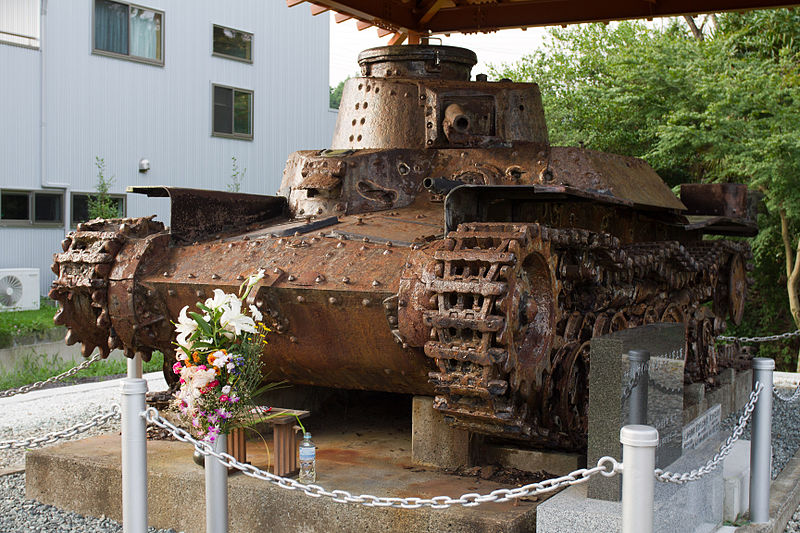 若獅子神社（静岡県富士宮市）に安置されている97式中戦車、当車両はサイパンで全滅した戦車第9連隊のもの。