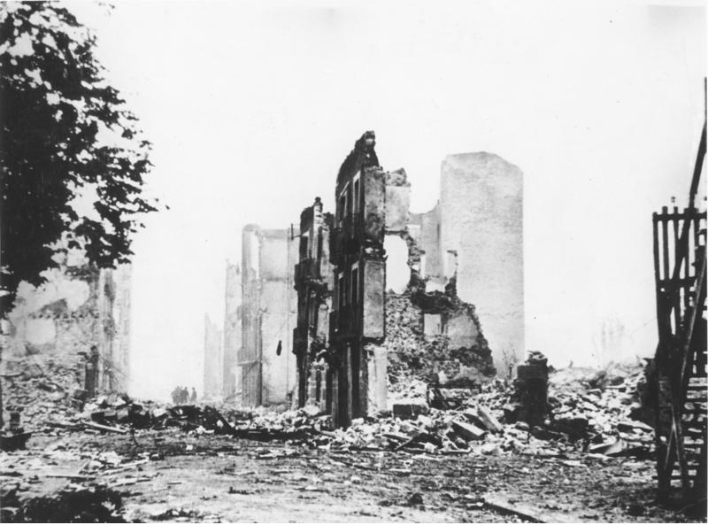 廃墟と化したゲルニカ (1937年)