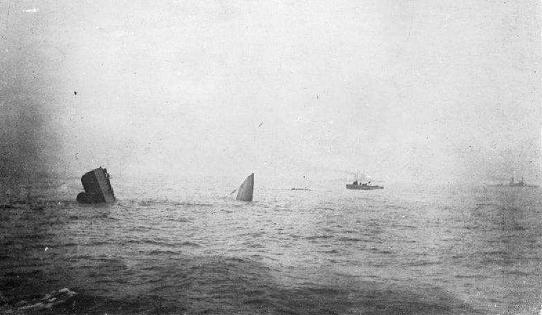 本海戦で爆沈したイギリス巡洋戦艦「インヴィンシブル」