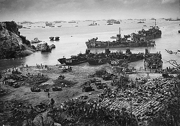 沖縄本島に上陸中のアメリカ軍（4月13日）