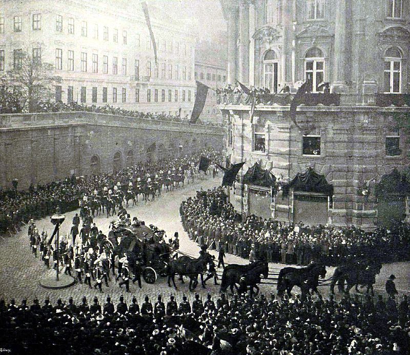 ウィーンの葬列、（1898年9月17日） 出典：Wikipedia