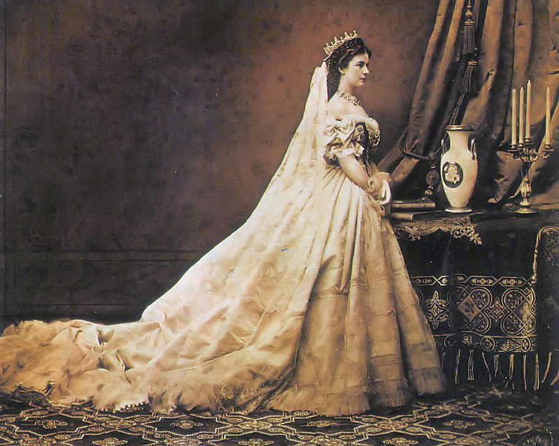 ハンガリーの女王としてエリザベスの写真（エミール・リブランディング1867） 出典：Wikipedia