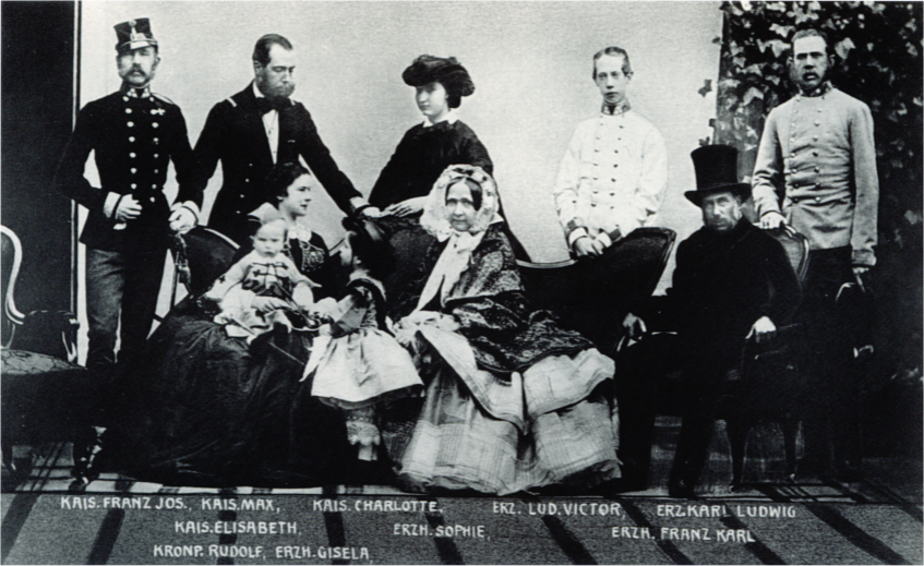 1861年のオーストリア皇帝一家、ゾフィー大公妃は中央に座っている 出典：Wikipedia